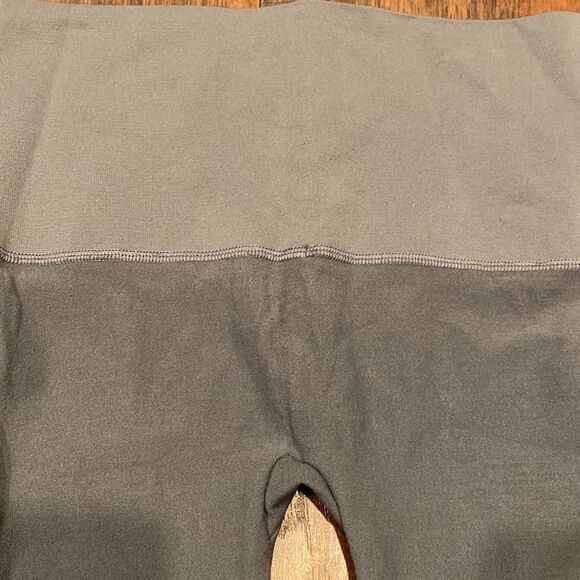 Star Power by spanx grey leggings , tights size M seamless in EUC stretchy - Picture 4 of 8